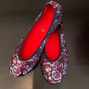 💜BOGO💜 New Beautiful boho floral embroidered flats
